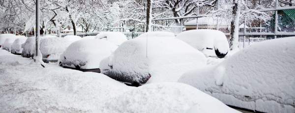 Parken im Winter: Pkw abstellen bei Schnee & Glätte
