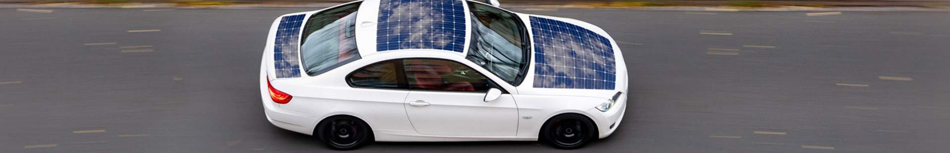 Solarauto auf einer Straße