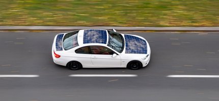 Solarauto auf einer Straße