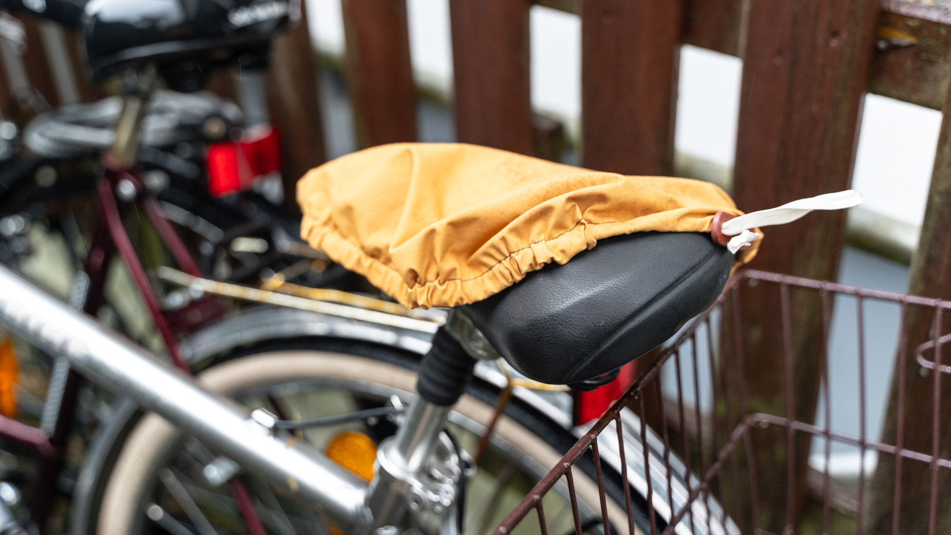 Fertiger Sattelschutz auf einem Fahrradsattel