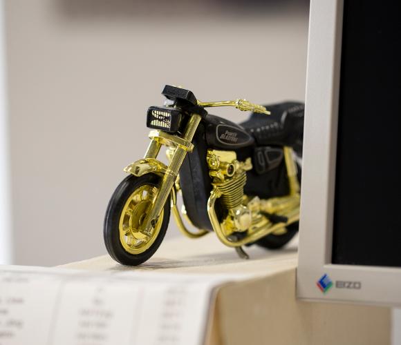 Die Tarifrechner - kleines Spielzeug-Motorrad