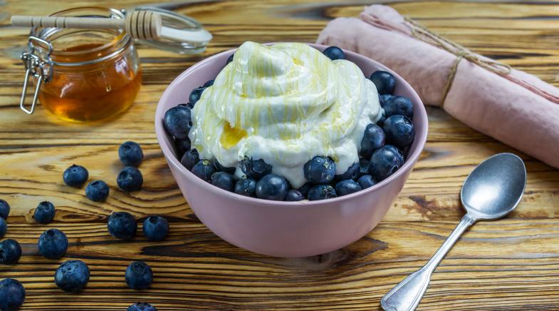 Frozen Yogurt auf Blaubeeren