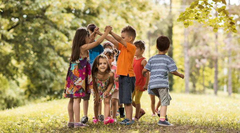 Spielende Kinder