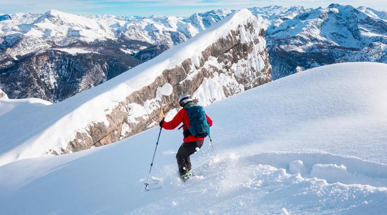 Skifahrer in den Bergen